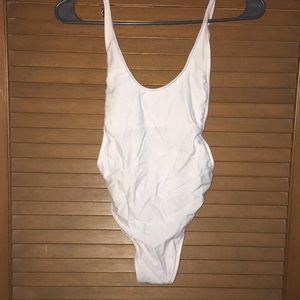 Beautiful one piece thing swimsuit. Size small.